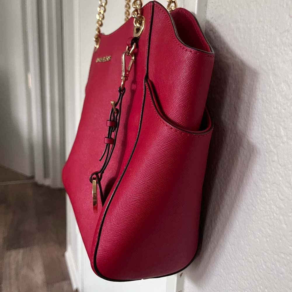 Michael Kors Red Saffiano Leather Shoulder Bag with Gold Chain - Picture 9 of 12